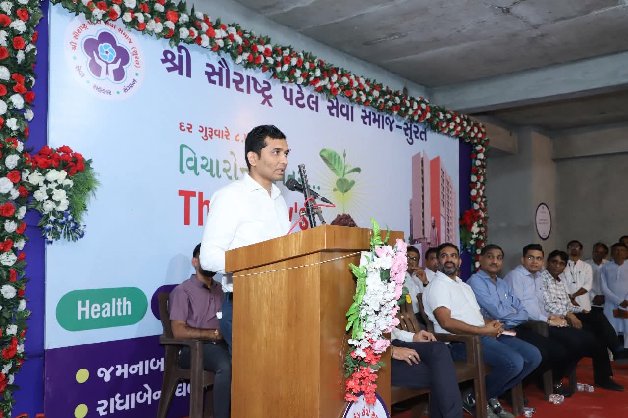 Dr. Pratik Savaj delivering a public health awareness lecture on infectious diseases, Surat