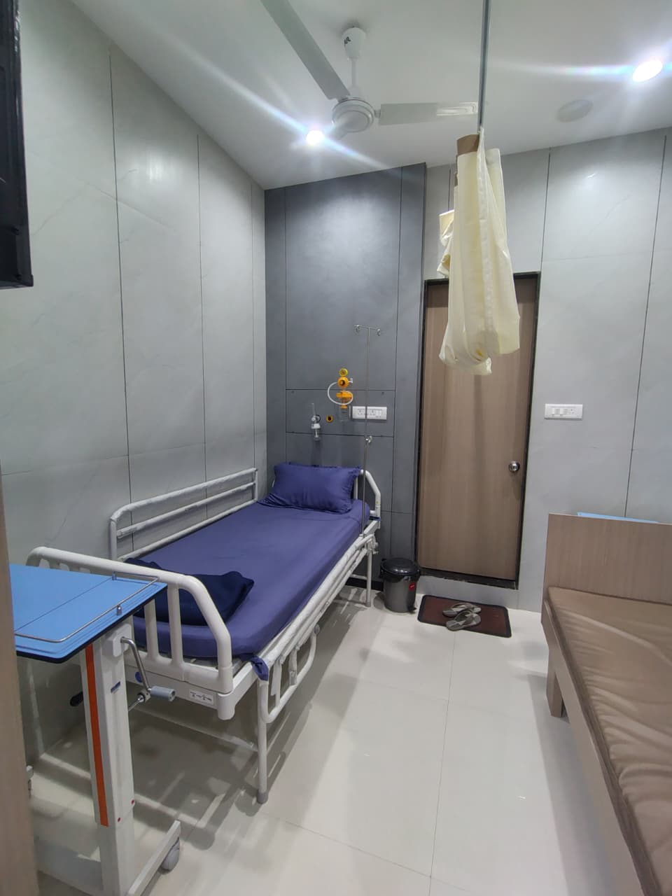 Deluxe room at IID Hospital