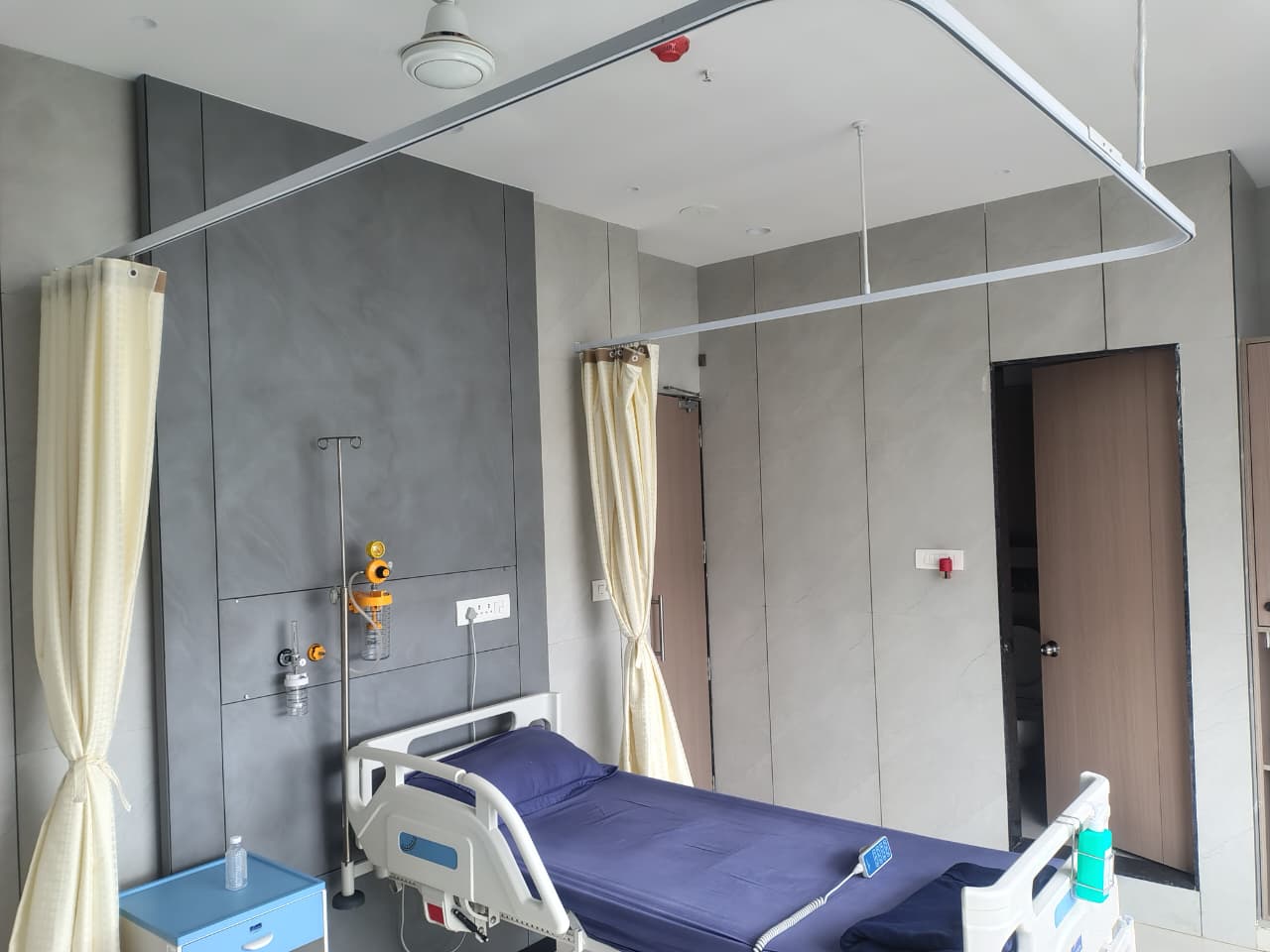 Premium patient room interior at IID Hospital