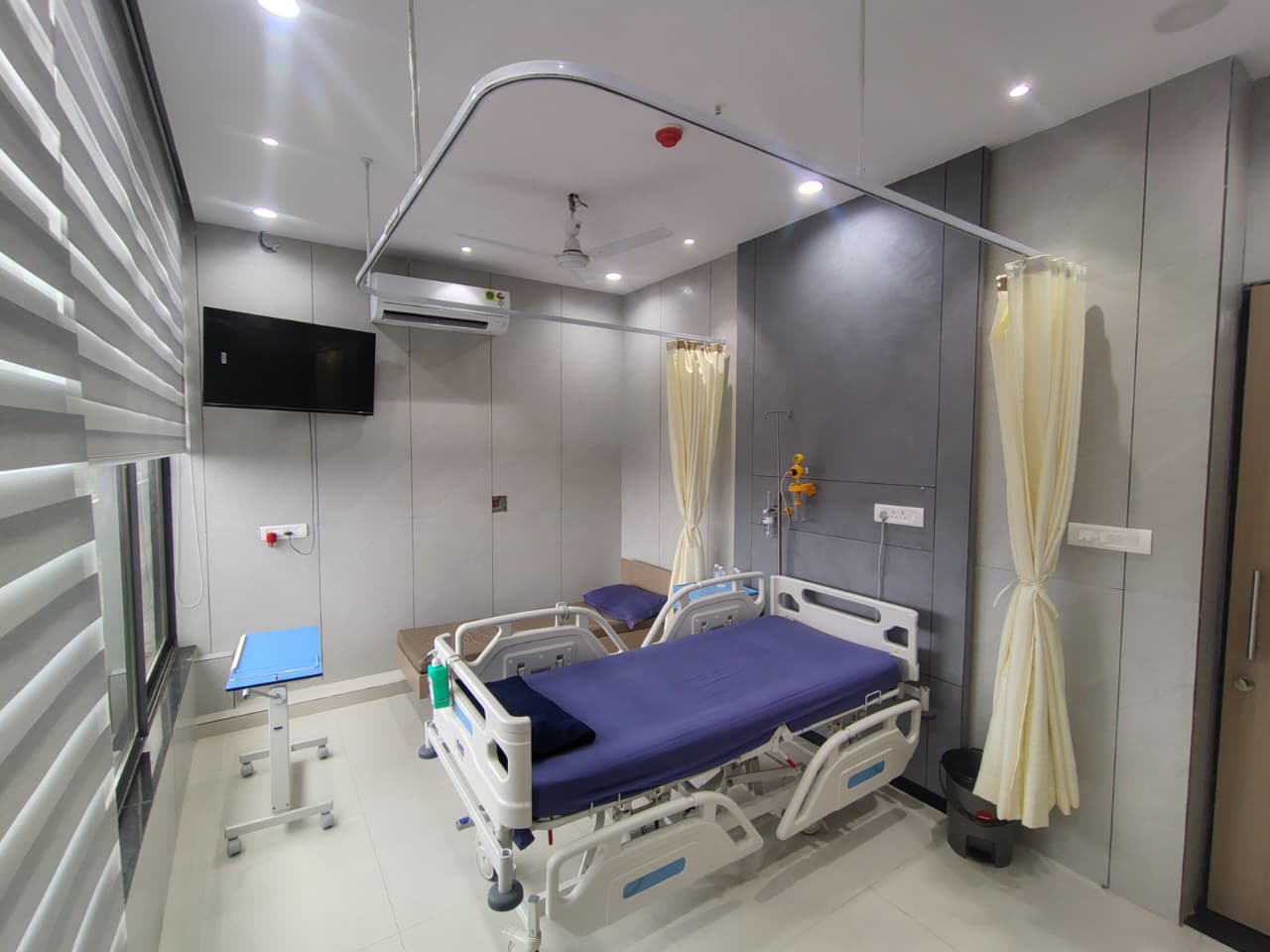 Premium room facilities at IID Hospital